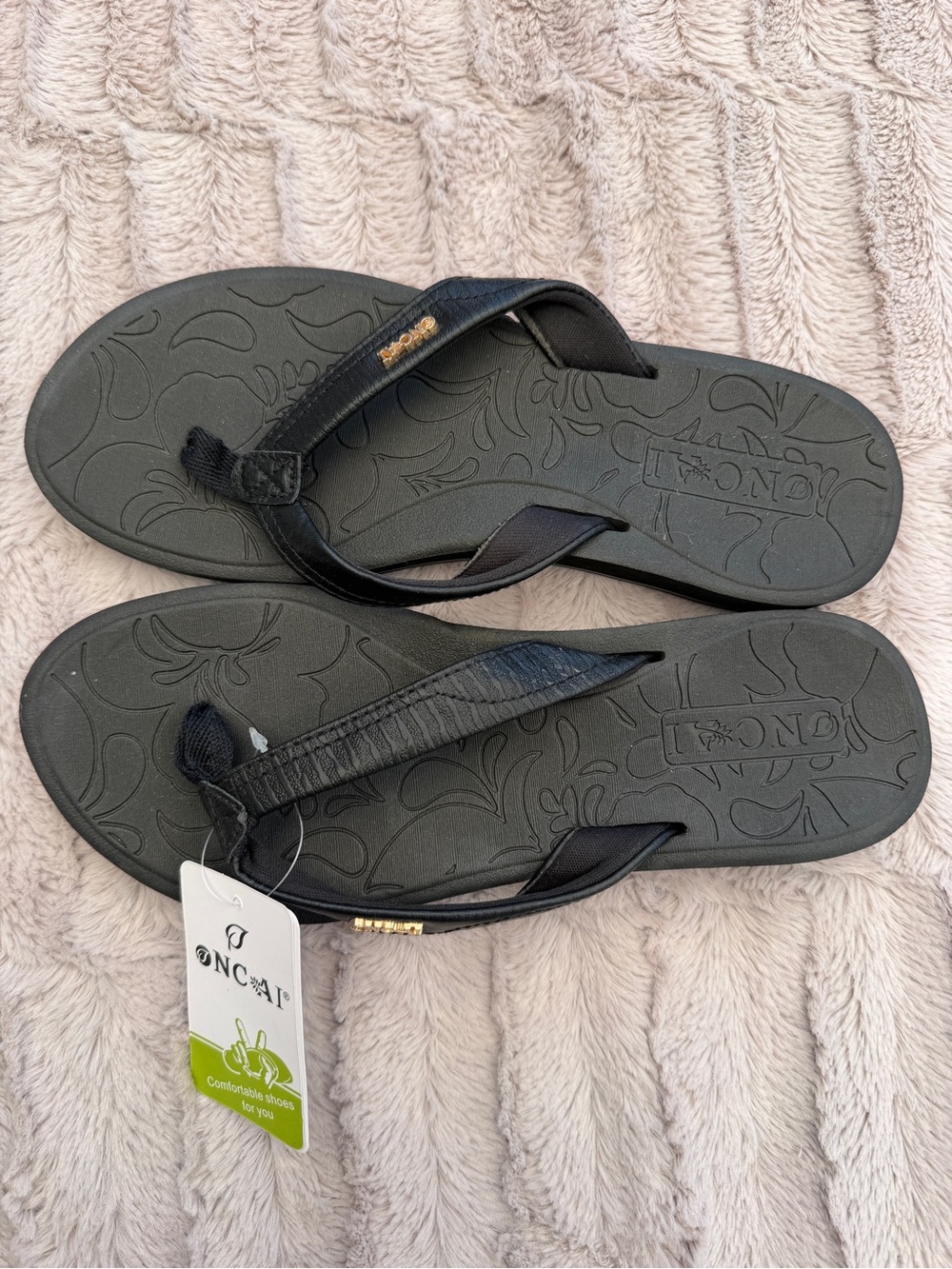 ONCAI Women's Black Flip Flop Sandals with Textured Straps